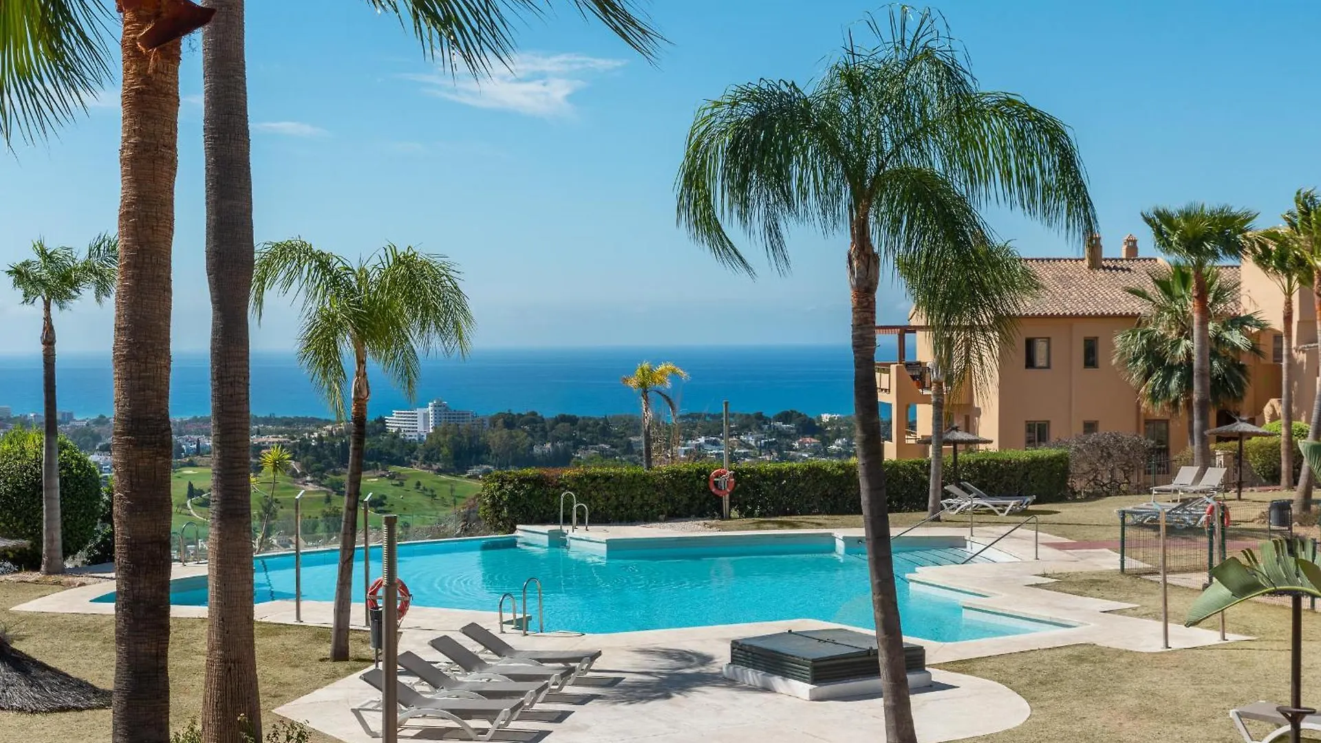 Sea Views And Garden In Hacienda Cifuentes Apartment Estepona