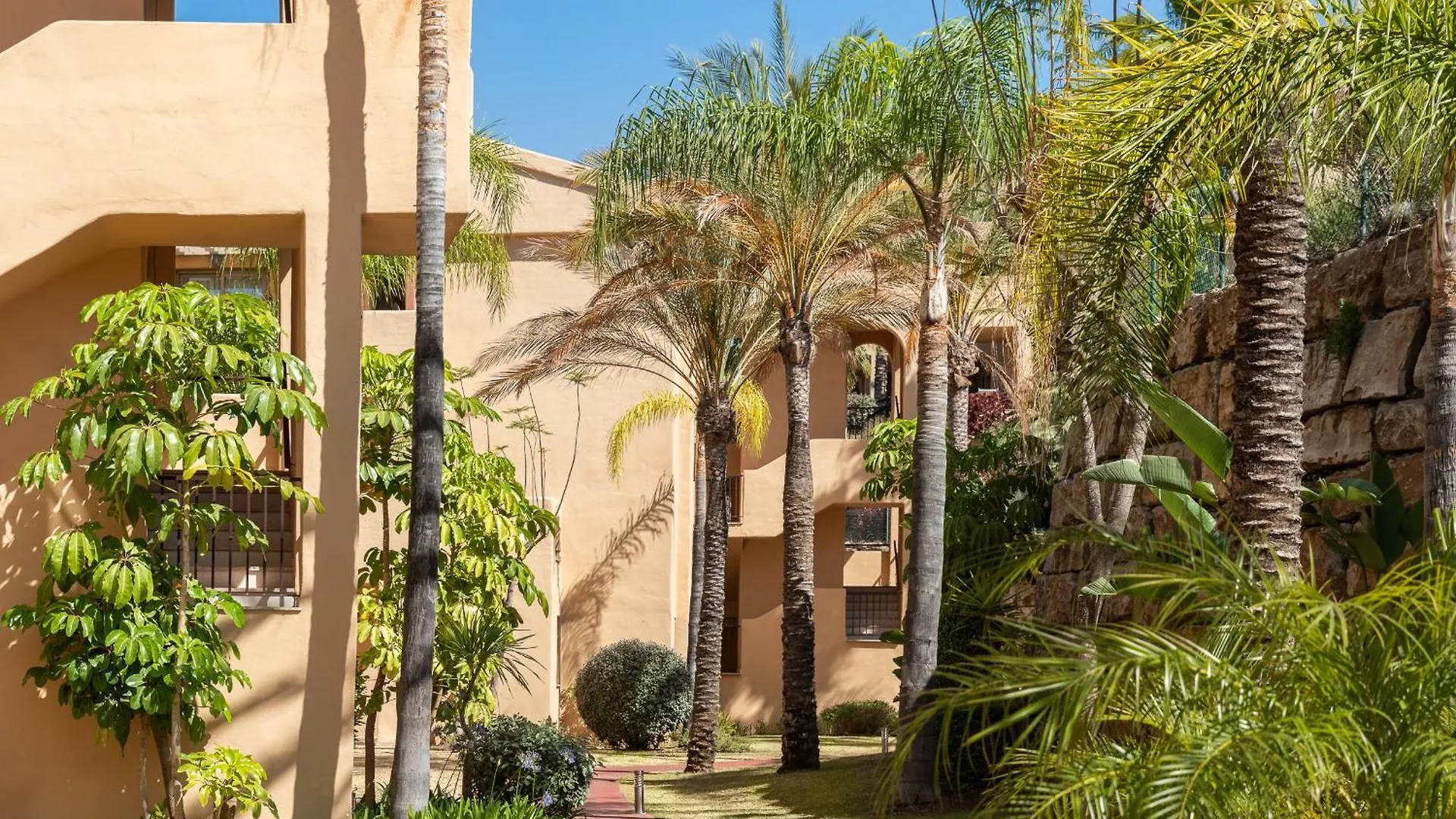 Sea Views And Garden In Hacienda Cifuentes Apartment Estepona
