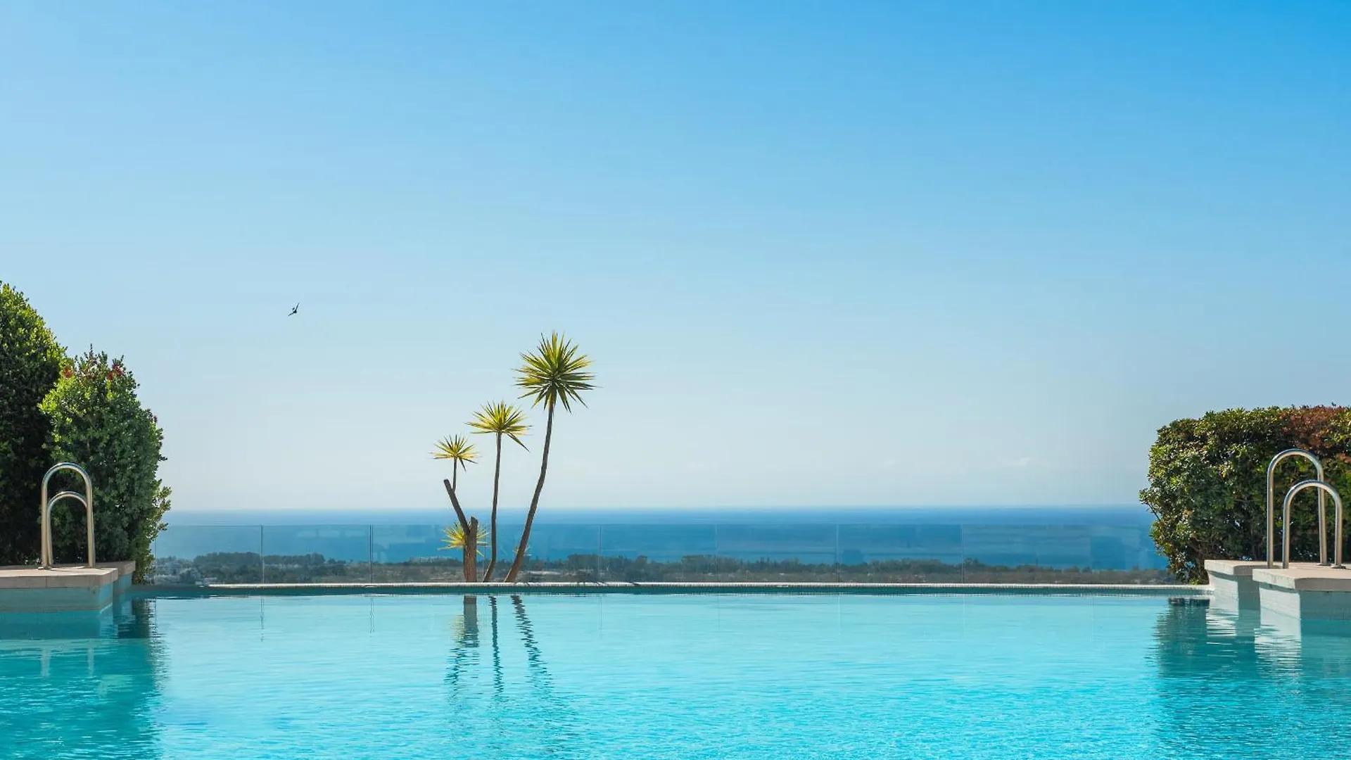 Sea Views And Garden In Hacienda Cifuentes Apartment Estepona