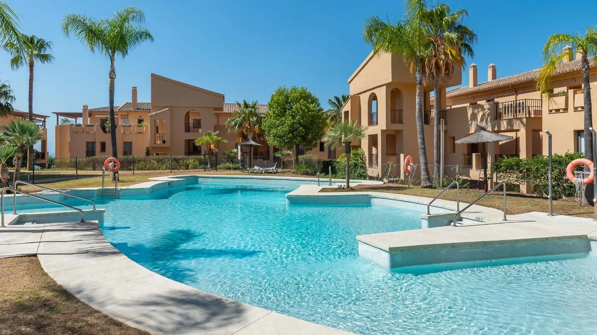 Sea Views And Garden In Hacienda Cifuentes Apartment Estepona