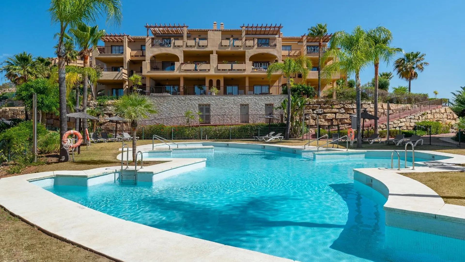 Sea Views And Garden In Hacienda Cifuentes Apartment Estepona